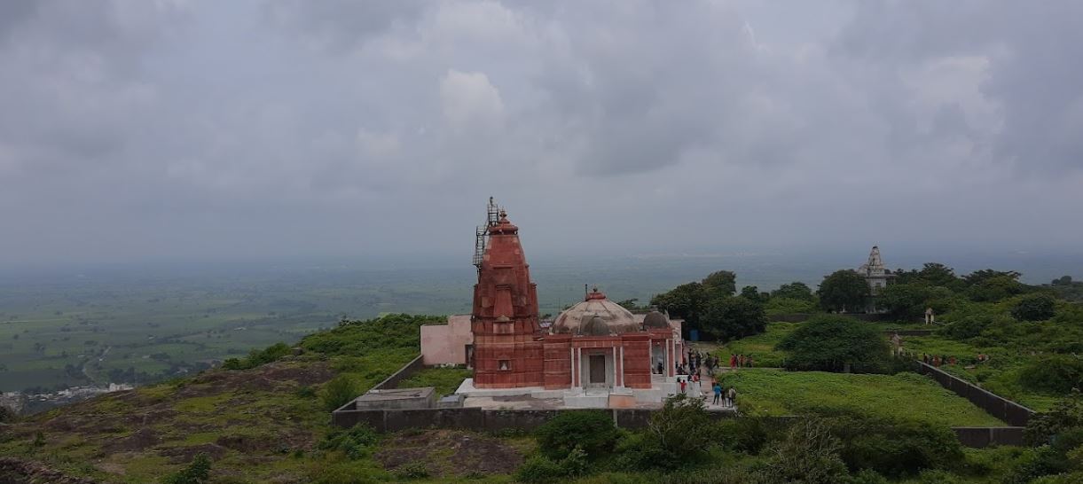 Shri Shantinath Bhagwan Shwetamber Jain Derasar, Osam Hill, Patanvav, District - Rajkot (Gujarat) image 1