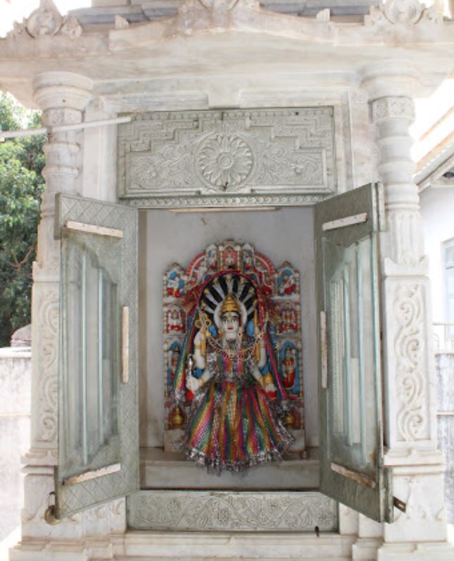 Shri 108 Shamla Parshvnath Jain Derasar, Jogivado, Gudadi, Srinagar Society, Patan (Gujarat) image 4
