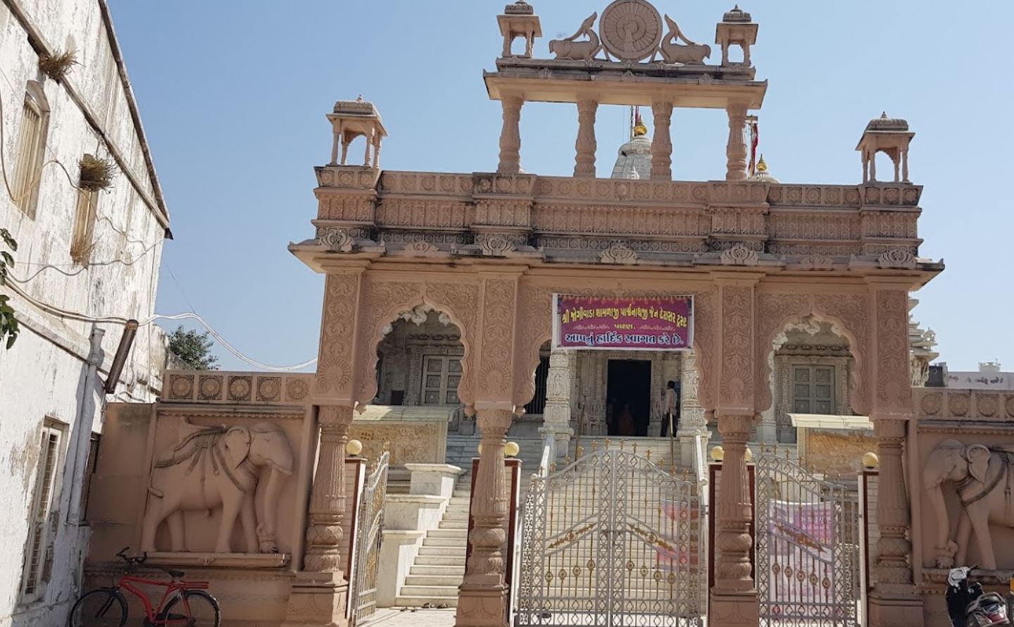 Shri 108 Shamla Parshvnath Jain Derasar, Jogivado, Gudadi, Srinagar Society, Patan (Gujarat) image 9