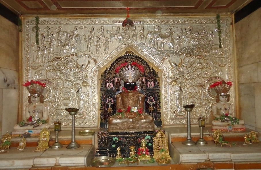 Shri Neminath Bhagwan Jain Derasar, Harij Jain Tirth, Harij, District - Patan (Gujarat) image 2