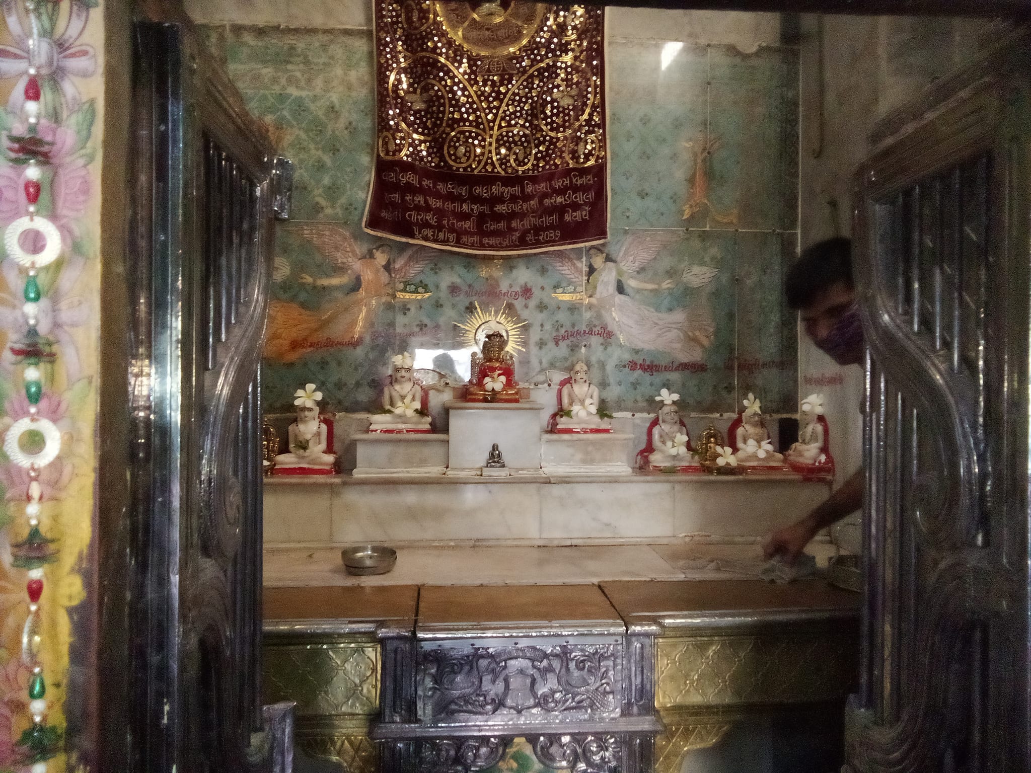 Shri Manmohan Parshvnath Shwetamber Jain Mandir, Vora Vas, Radhanpur, District - Patan (Gujarat) image 3