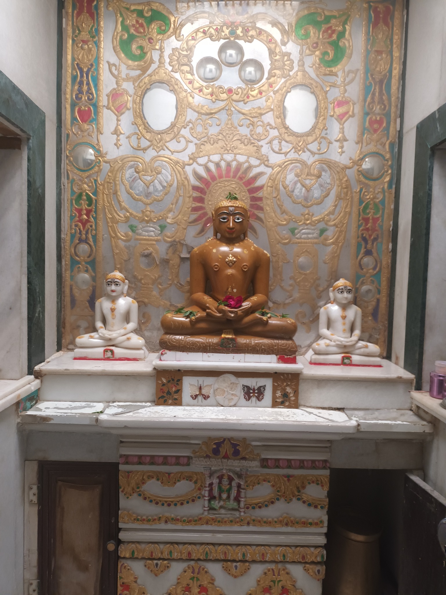 Shri Kalyan Parshvnath Shwetamber Jain Mandir, Desai Vas, Vrindavan Society, Radhanpur, District - Patan (Gujarat) image 4