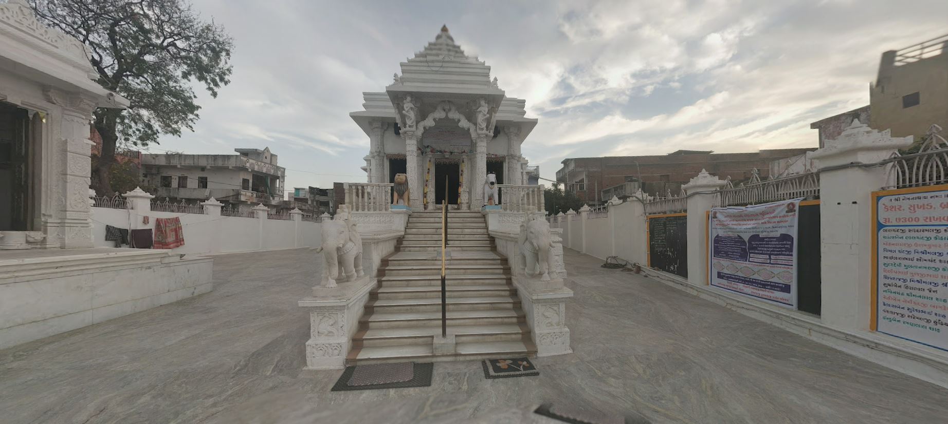 Shri Sambhavnath Ji Jain Derasar, Vaikunth Society, Halol, District - Panch Mahals (Gujarat) image 2