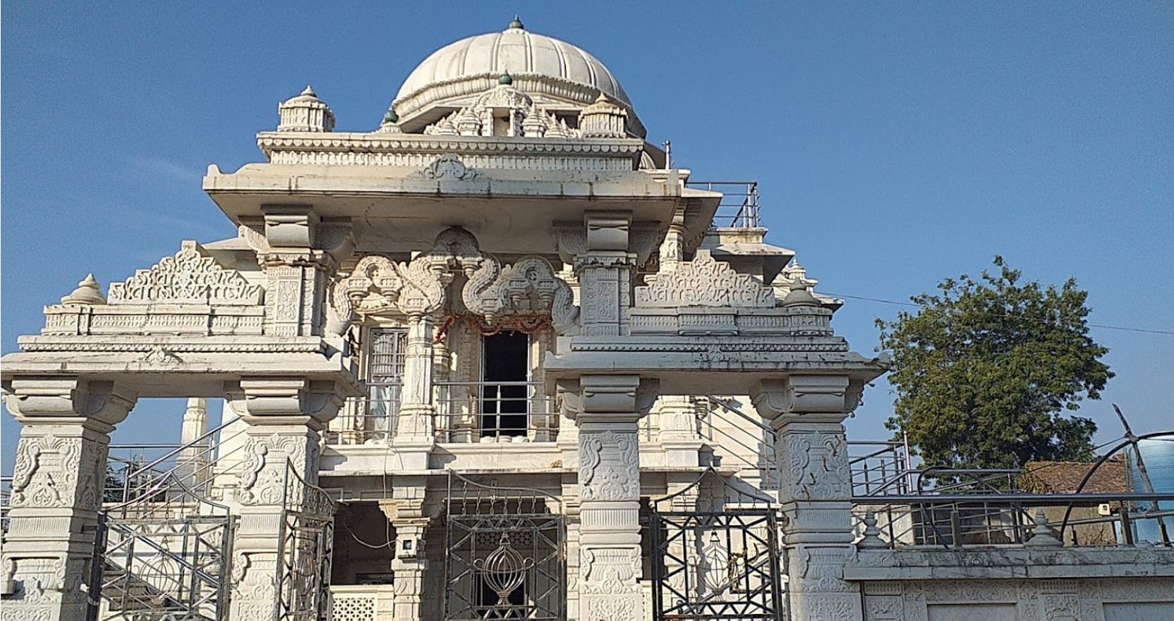 Shri Parshvnath Jain Shwetamber Mandir, Lafni, District - Panch Mahals (Gujarat) image 3