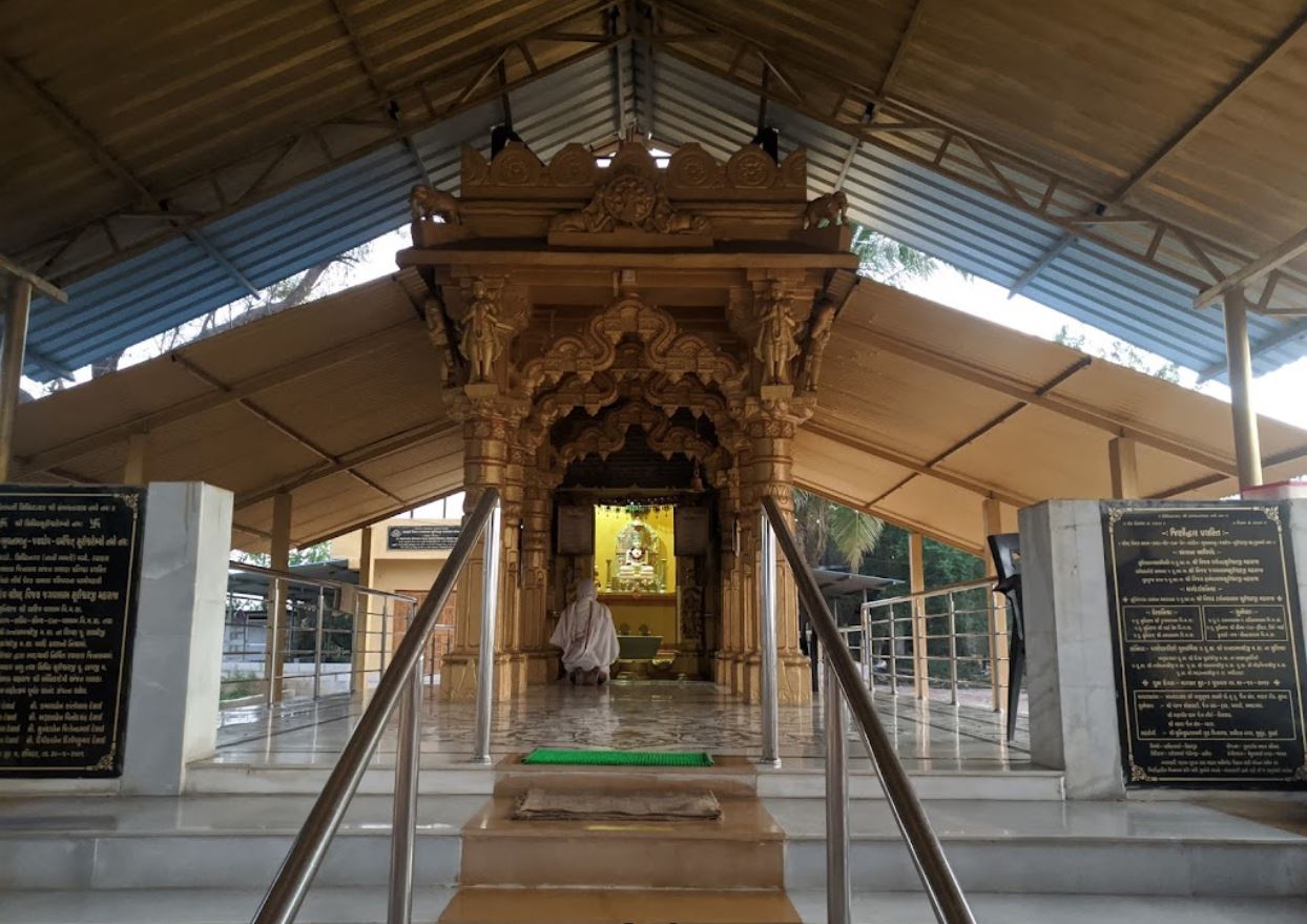 Siddhi Dayak Shri Sambhavnath Bhagwan Jain Derasar, Nani Bhamti, District - Navsari (Gujarat) image 2