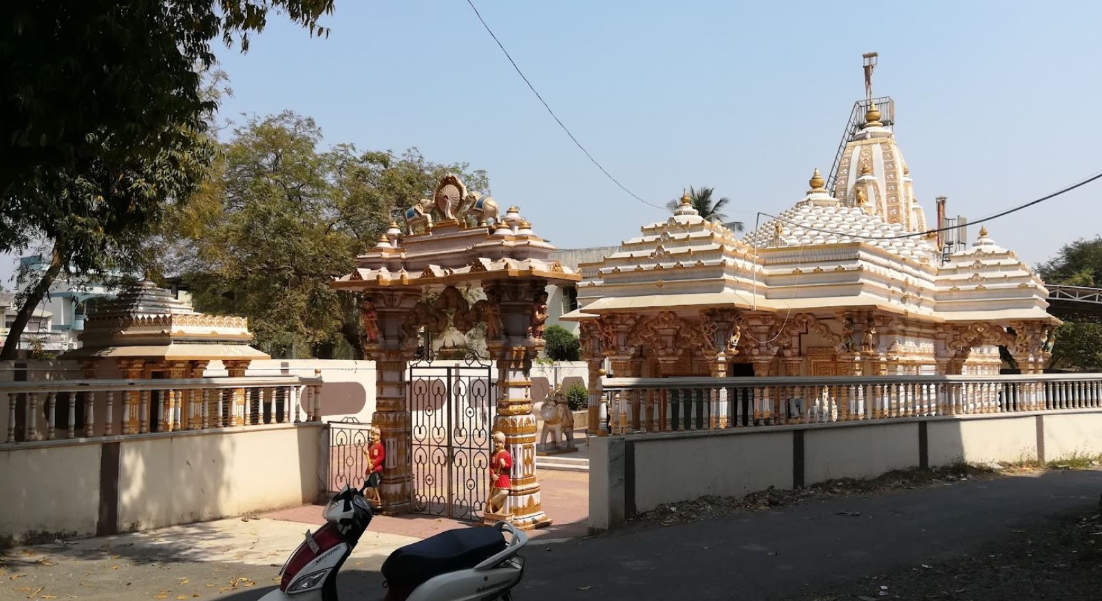 Shri Godi Parshvnath Jain Shwetamber Mandir, Alipor, District - Navsari (Gujarat) image 8