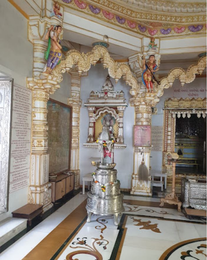 Shri Neminath Bhagwan Jain Derasar, Bilimora, District - Navsari (Gujarat) image 4