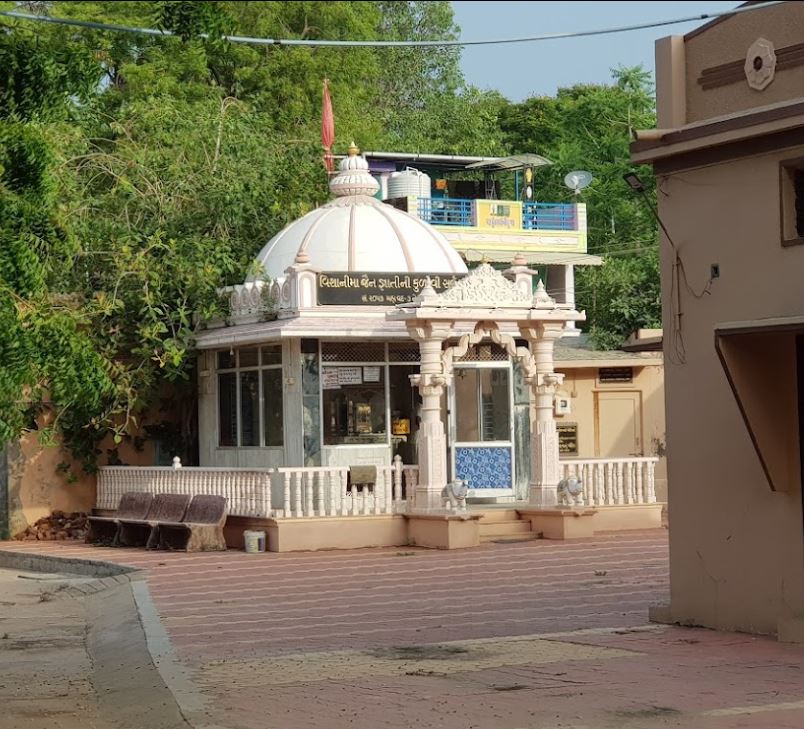 Shri Neminath Bhagwan Jain Derasar, Anand Sagar Society, Kapadvanj, District - Kheda (Gujarat) image 4