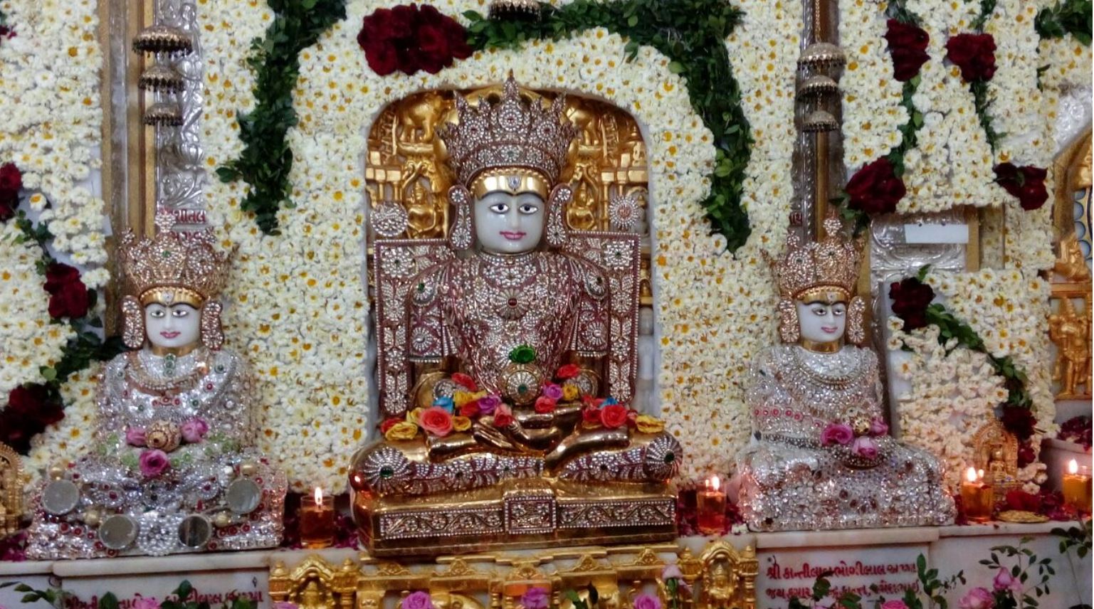 Shri Astapad Ji Jain Mandir, Shri Kapadvanj Visha Nima Jain Sangh, Dholi Kui, Kapadvanj, District - Kheda (Gujarat) image 3