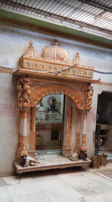 Shri Shantinath Bhagwan Jain Derasar, Dholi Kui, Kapadvanj, District - Kheda (Gujarat) image 2