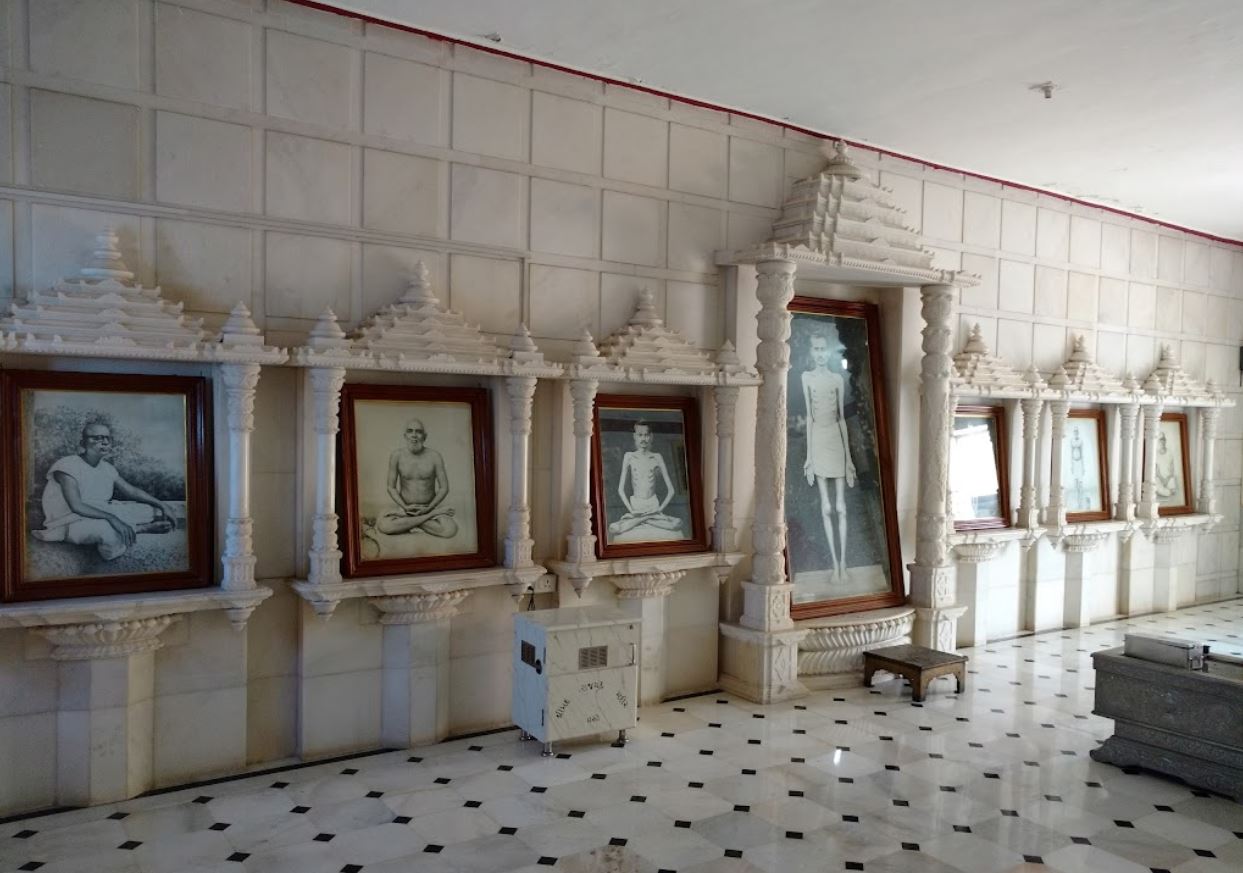 Shrimad Rajchandra Mandir, Panch Hatdi, Vaso, District - Kheda (Gujarat) image 2