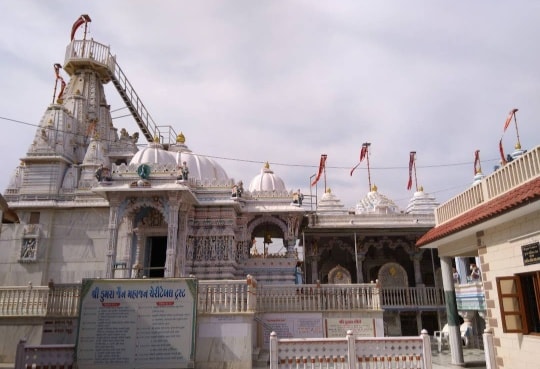 Shri Chanddraprabhu Swami Shwetamber Jain Derasar, Shri Dumra Jain Tirth, Dumra, District - Kachchh (Gujarat) thumbnail 4