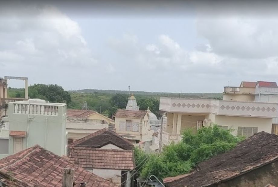 Shri Adinath Bhagwan Shwetamber Jain Derasar, Raydhanjar, District - Kachchh (Gujarat) image 2