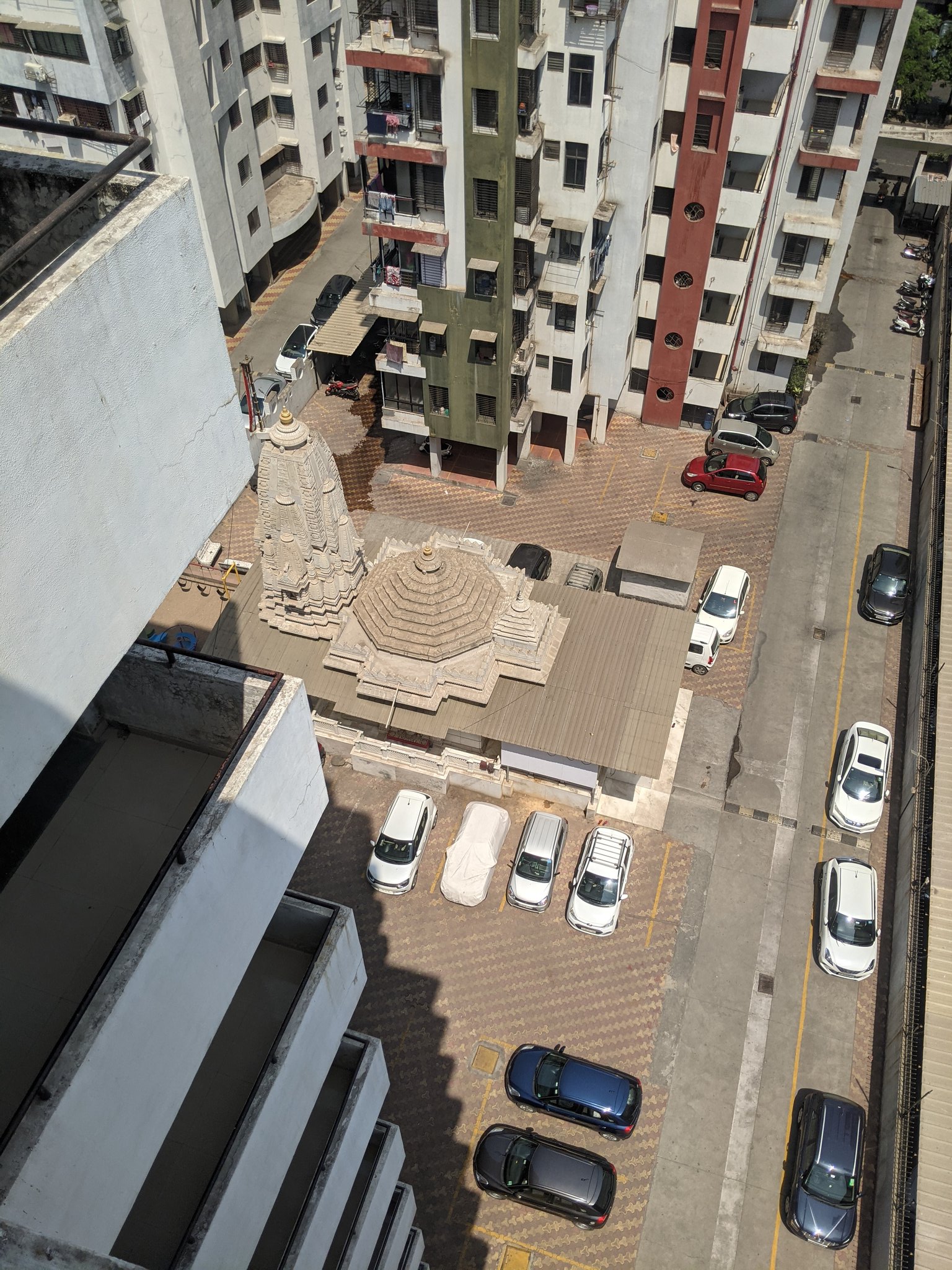 Shri Vasupujya Swami Shwetamber Jain Derasar, Vatsalya Height, New Pal Road, Adajan Gam, Surat (Gujarat) thumbnail 2