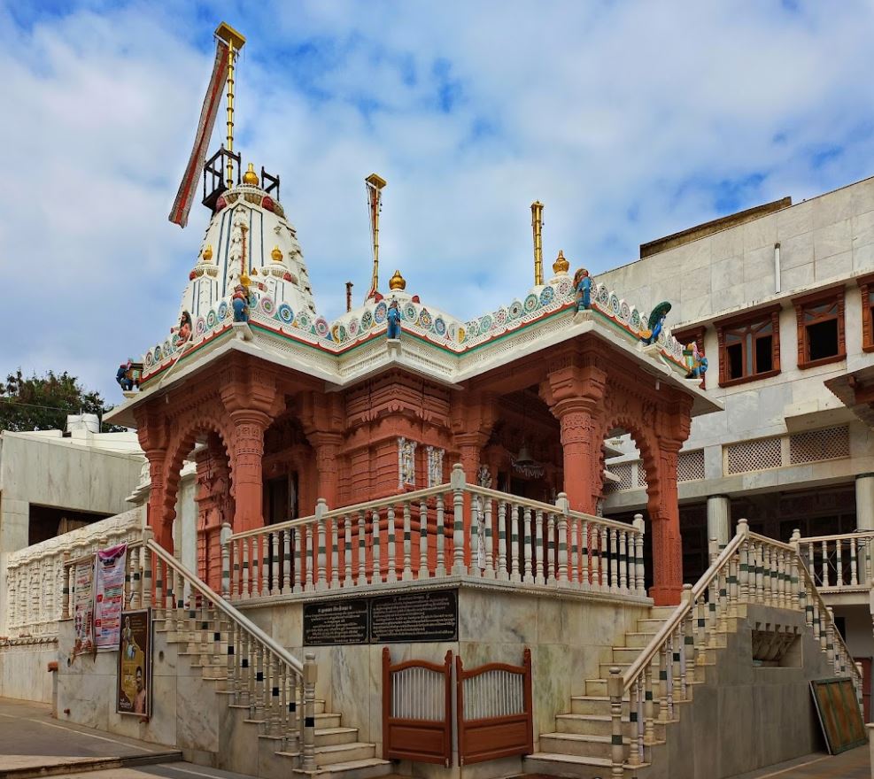 Shri Adinath Shwetamber Jinalaya, Old Dhatia Falia, Bhuj, District - Kachchh (Gujarat) image 2