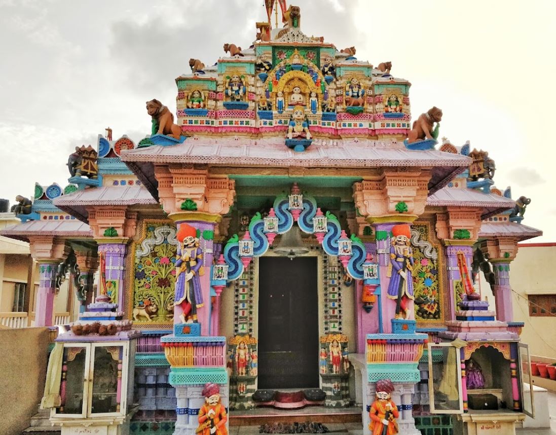 Shri Chintamani Parshvnath Shwetamber Jain Mandir, Khajur Bazar, Bramhapuri, Mundra, District - Kachchh (Gujarat) image 2
