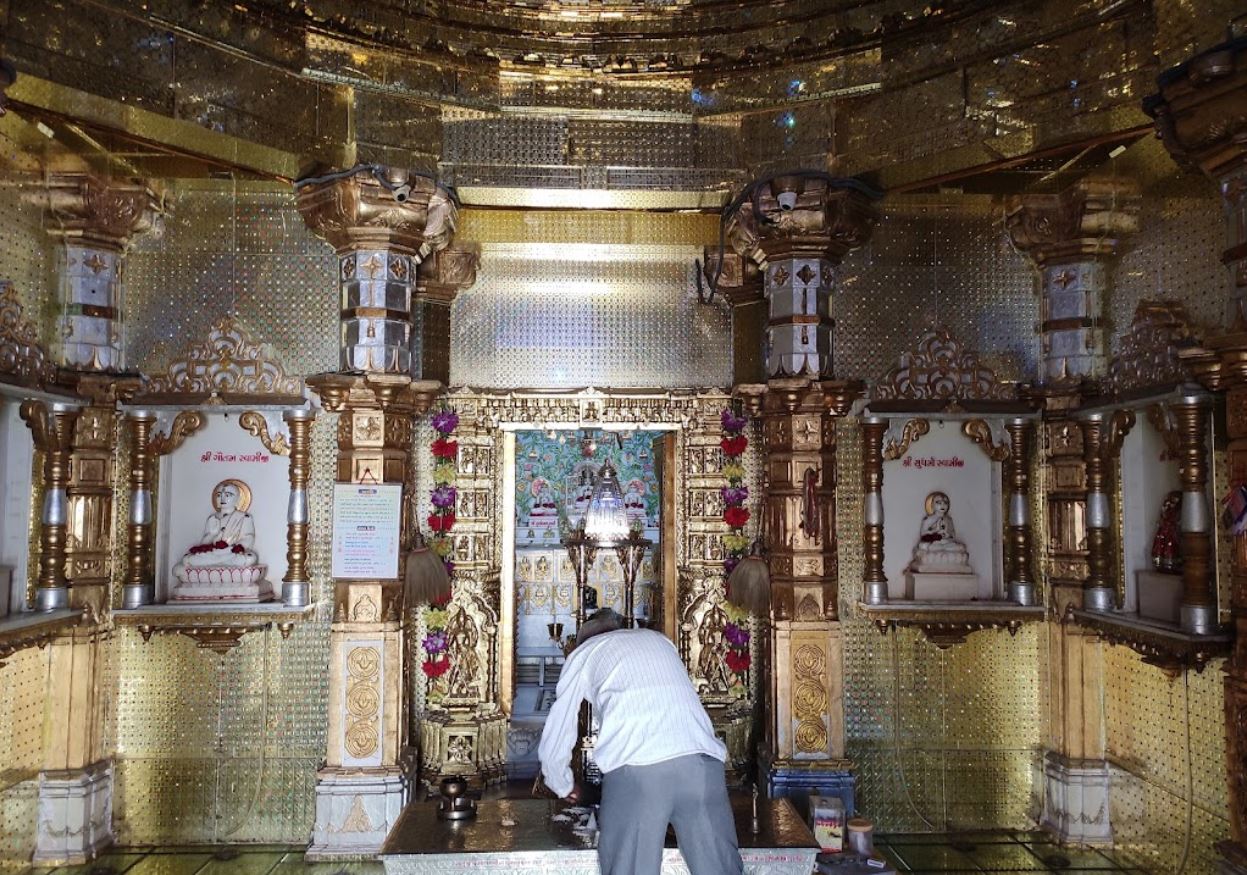 Shri Mahaveer Swami Shwetamber Jain Mandir, Kandoi Bazar, Mundra, District - Kachchh (Gujarat) image 1