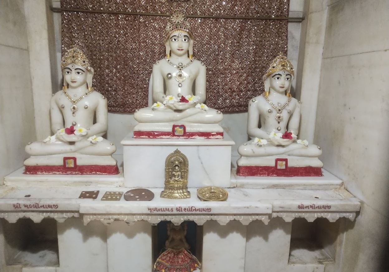 Shri Shantinath Bhagwan Shwetamber Jain Derasar, Luni, Mundra, District - Kachchh (Gujarat) image 2