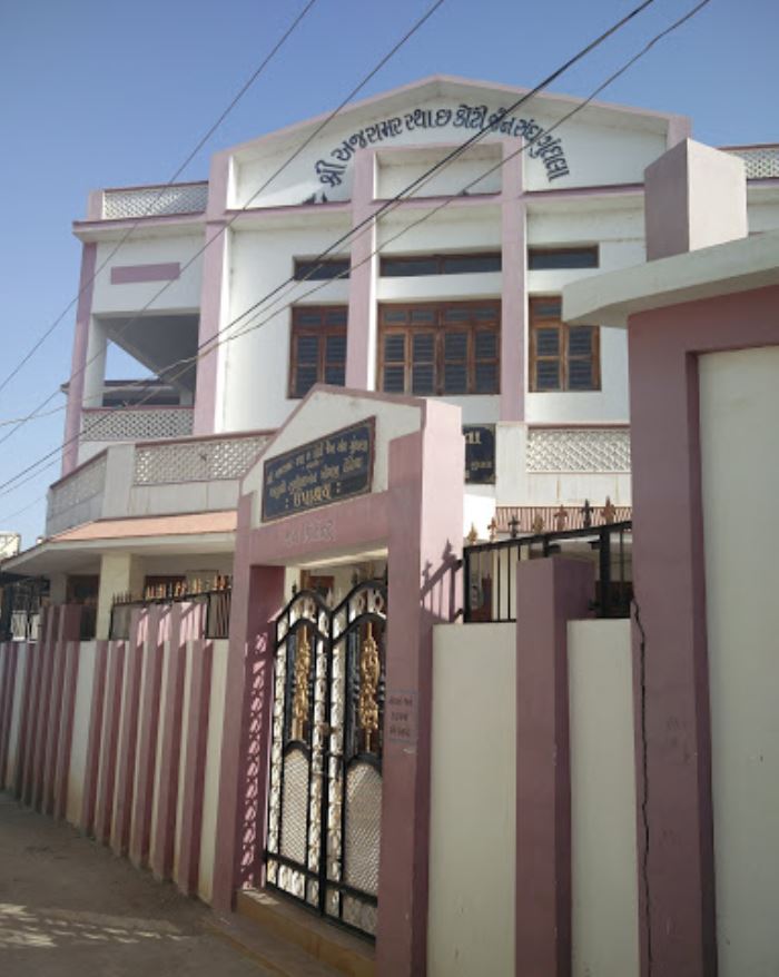 Shri Ajaramar Sthanakvasi 6 Koti Jain Upashray, Gundala, Mundra, District - Kachchh (Gujarat) image 2