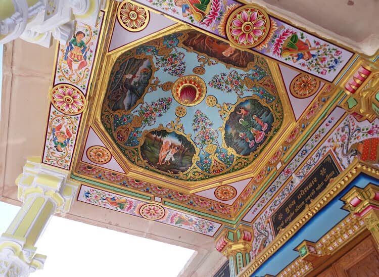 Shri Shantinath Bhagwan Shwetamber Jain Derasar, Dhamadka, District - Kachchh (Gujarat) thumbnail 4