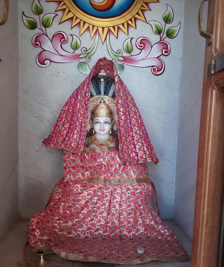 Shri Shantinath Bhagwan Shwetamber Jain Derasar, Dhamadka, District - Kachchh (Gujarat) thumbnail 5