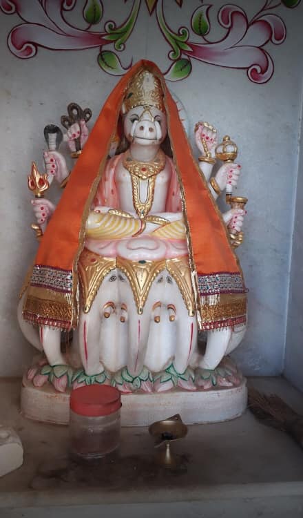 Shri Shantinath Bhagwan Shwetamber Jain Derasar, Dhamadka, District - Kachchh (Gujarat) thumbnail 6