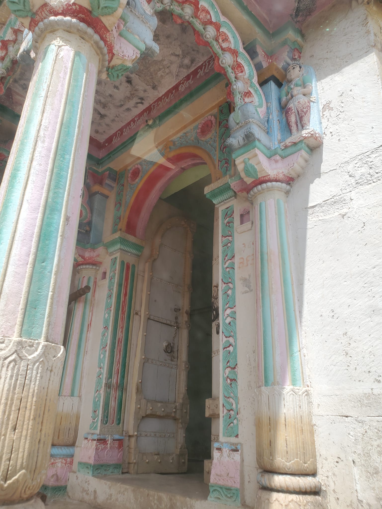 Shri 1008 Parshvnath Digamber Jain Mandir, Lakroda, District - Gandhinagar (Gujarat) thumbnail 2