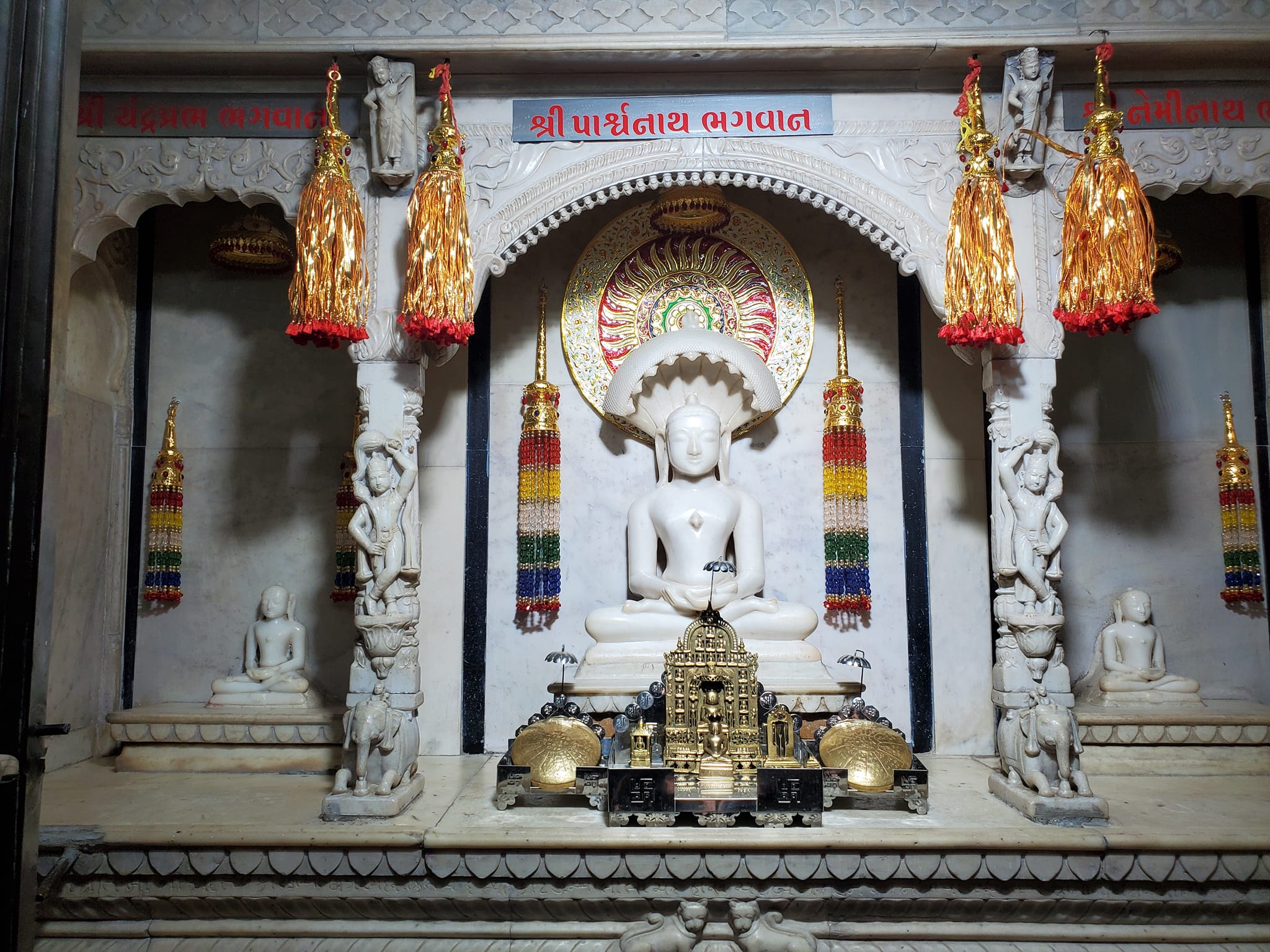 Shri 1008 Parshvnath Digamber Jain Mandir, Lakroda, District - Gandhinagar (Gujarat) thumbnail 3