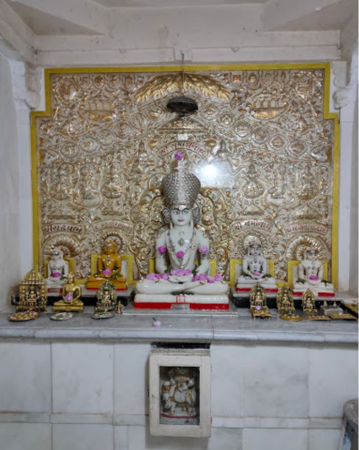 Shri Suparshvnath Bhagwan Shwetamber Jain Derasar, Mangrol, District - Junagadh (Gujarat) image 2