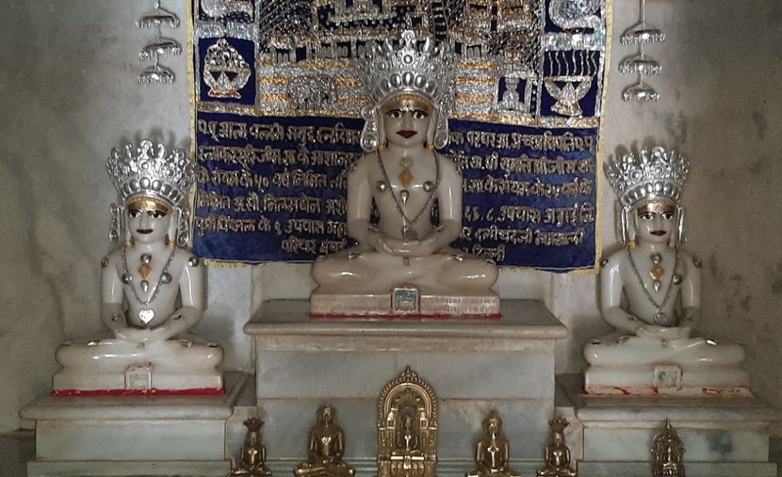 Shri Shantinath Bhagwan Shwetamber Jain Derasar, Majevdi, District - Junagadh (Gujarat) image 2