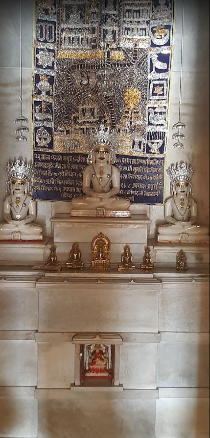 Shri Shantinath Bhagwan Shwetamber Jain Derasar, Majevdi, District - Junagadh (Gujarat) image 3