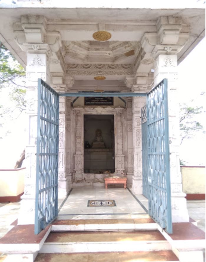 Shri Rajgrahi Siddh Kshetra, Shri Munisuvrat Swami Shwetamber Jain Mandir, Vipulachal Parvat,  Rajgir, District - Nalanda (Bihar) image 5