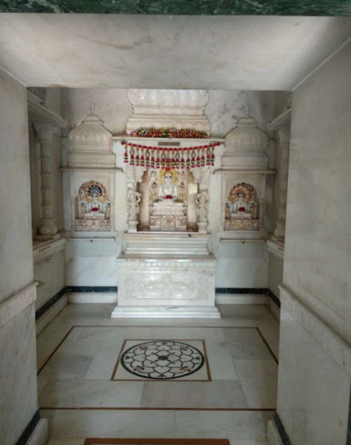 Shri Rajgrahi Siddh Kshetra, Shri Chandraprabh Swami Jain Shwetamber Mandir, Ratnagiri Parvat,  Rajgir, District - Nalanda (Bihar) image 2