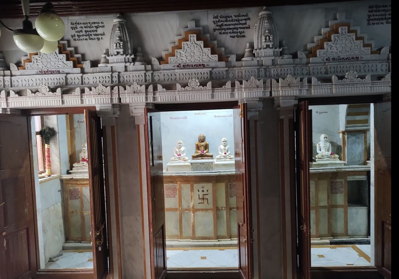 Shri Neminath Bhagwan Shwetamber Jain Derasar, Chandi Bazar, Kadiawad, Jamnagar (Gujarat) image 4