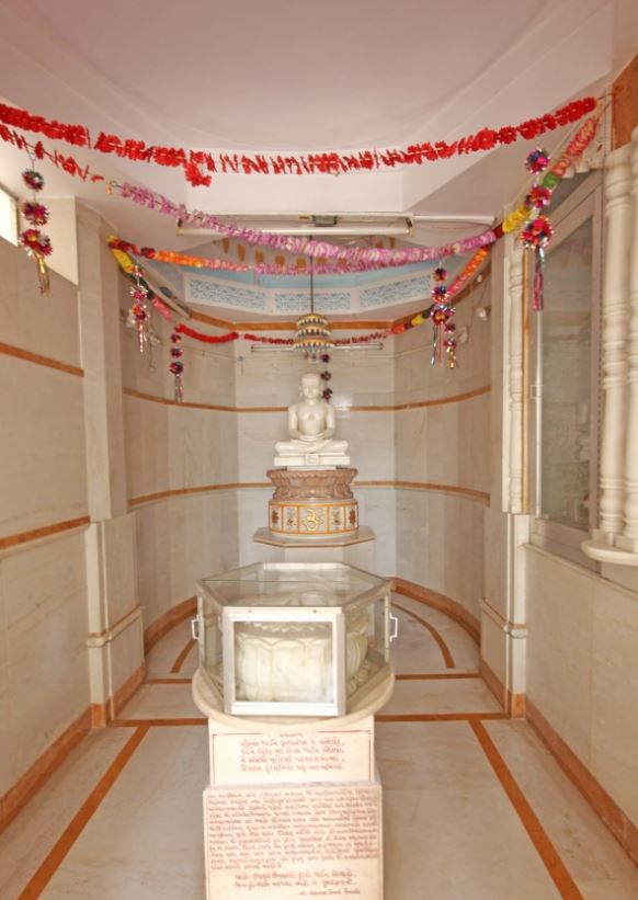 Shri Mahaveer Swami Digamber Jain Mandir, Arya Samaj Road, Shankar Tekri, Jamnagar (Gujarat) image 6