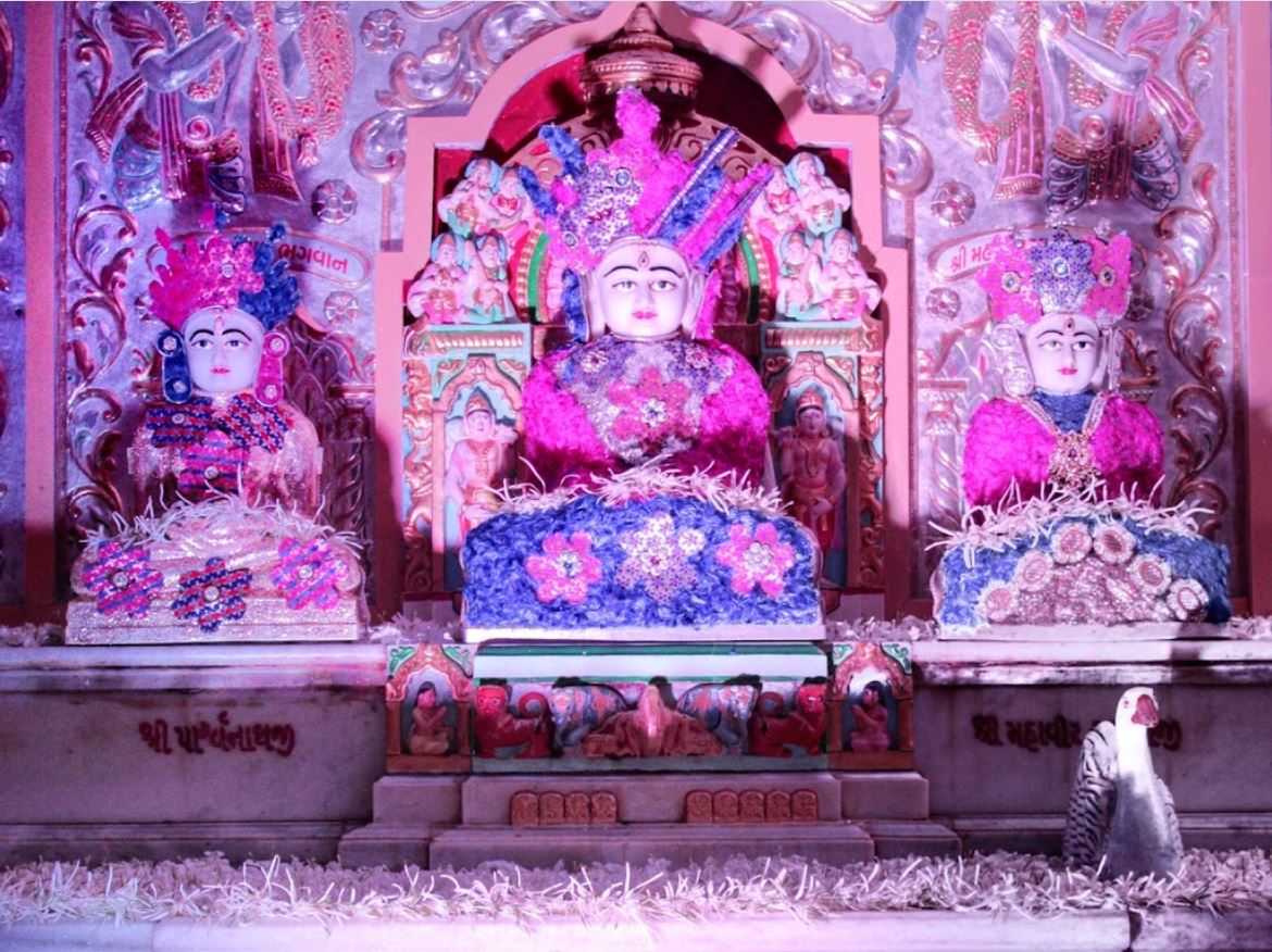 Shri Chandraprabhu Swami Jain Shwetamber Mandir, Oshwal Colony, Summair Club Road,  Jamnagar (Gujarat) image 3