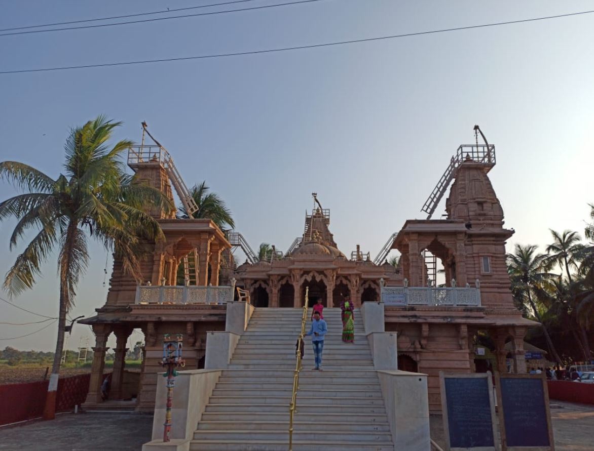 Shri Munisuvrat Swami Navkardham Shwetamber Jain Derasar, Surat - Kadodara Road, Vedchha, District - Surat (Gujarat) image 1