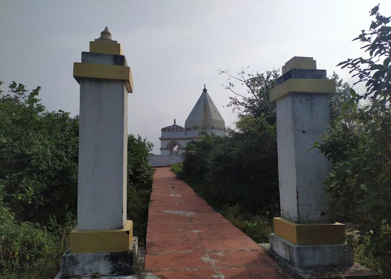 Shri Rajgrahi Siddh Kshetra, Shri 1008 Munisuvrat Swami Digamber Jain Mandir, Ratnagiri Parvat,  Rajgir, District - Nalanda (Bihar) image 4