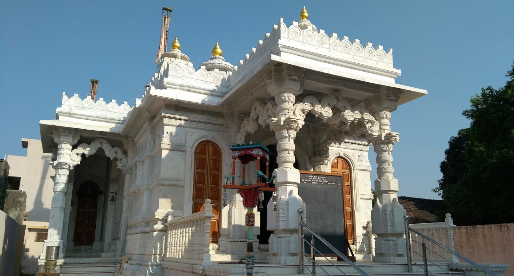 Shri Neminath Bhagwan Jain Shwetamber Mandir, Jamjodhpur, District - Jamnagar (Gujarat) image 2