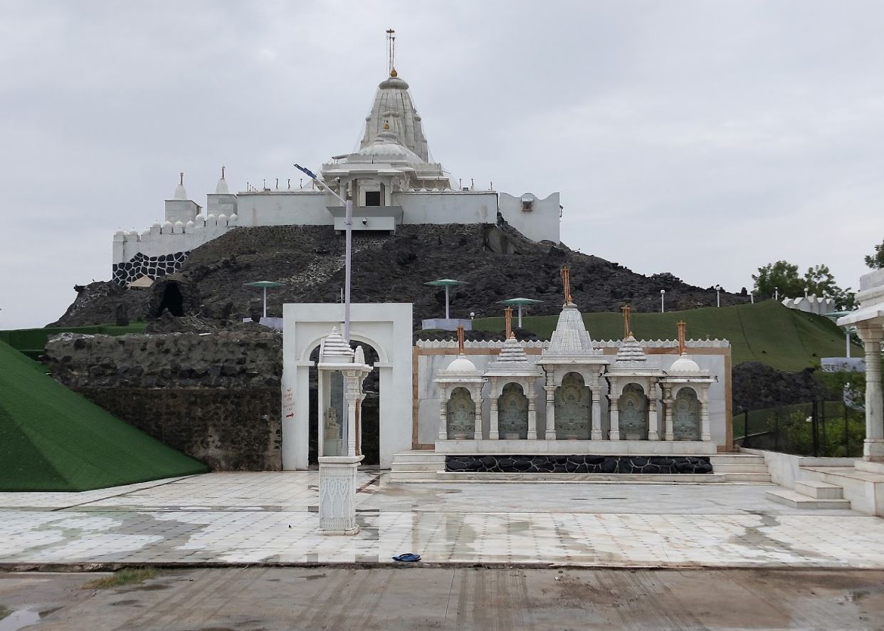 Mini Girnar Tirth Dham Shwetamber Jain Tirth, Manekpur, Mahudi-Gandhinagar Highway, District - Gandhinagar (Gujarat) image 1