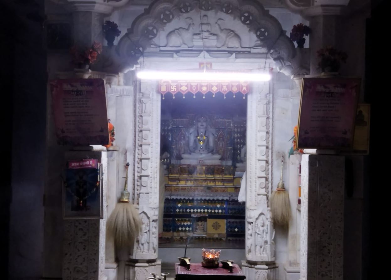 Shri Shantinath Bhagwan Shwetamber Jain Derasar, Limkheda, District - Dahod (Gujarat) image 2