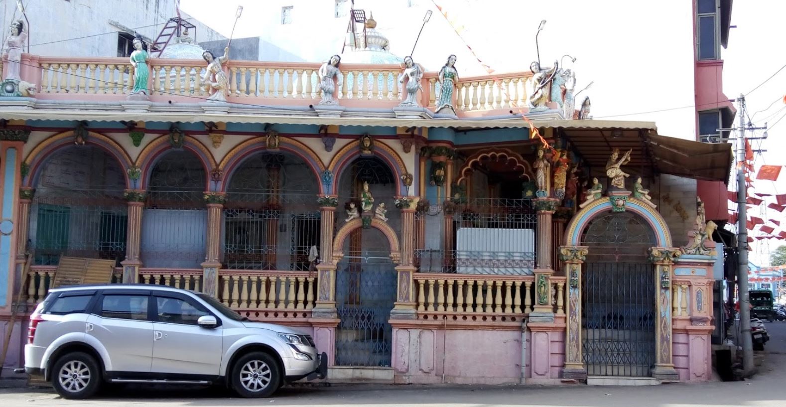 Shri Shantinath Bhagwan Shwetamber Jain Mandir, Chhotaudepur (Gujarat) image 1