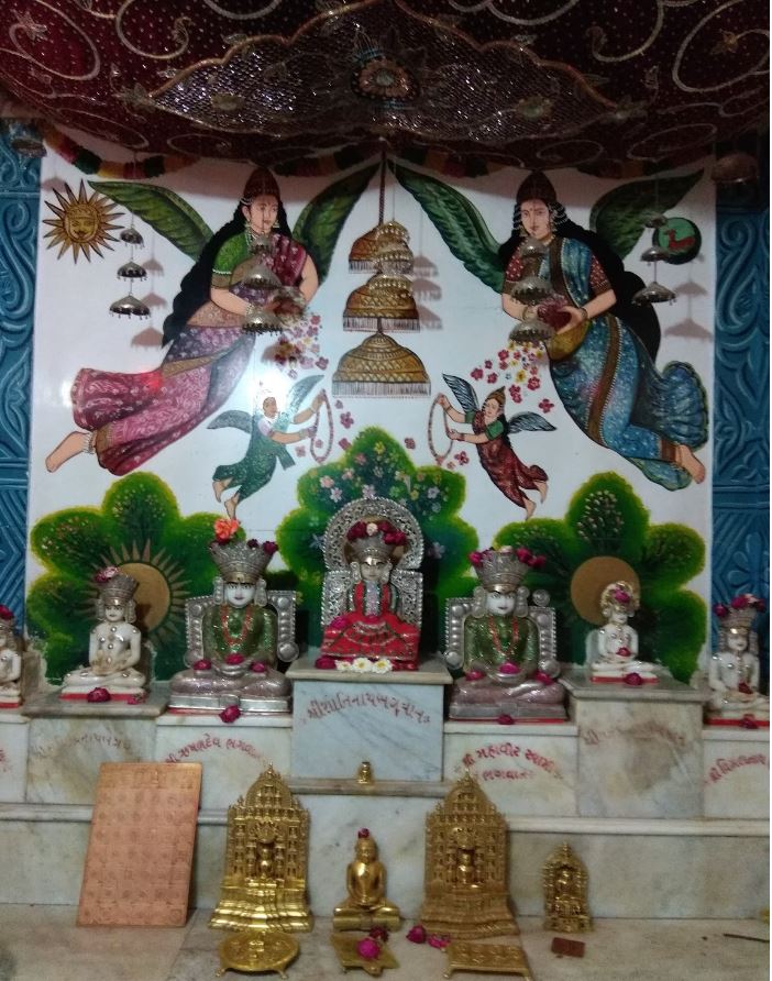 Shri Shantinath Bhagwan Shwetamber Jain Mandir, Chhotaudepur (Gujarat) image 2