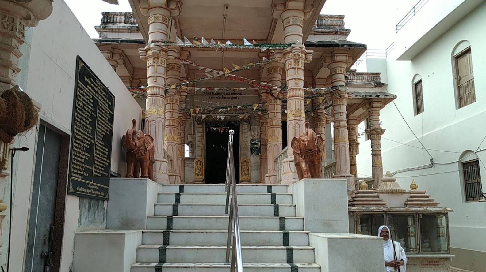 Shri Shwetamber Jain Mandir, Bhensavahi, District - Chhotaudepur (Gujarat) image 2
