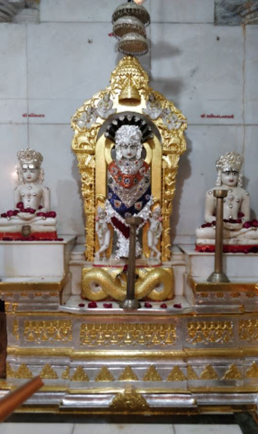 Shri Vasupujya Jinalaya, Shri Surat Sagrampura Jain Shwetamber Murtipujak Sangh, Mahaveer Hospital Road, Sagrampura, Surat (Gujarat) image 4