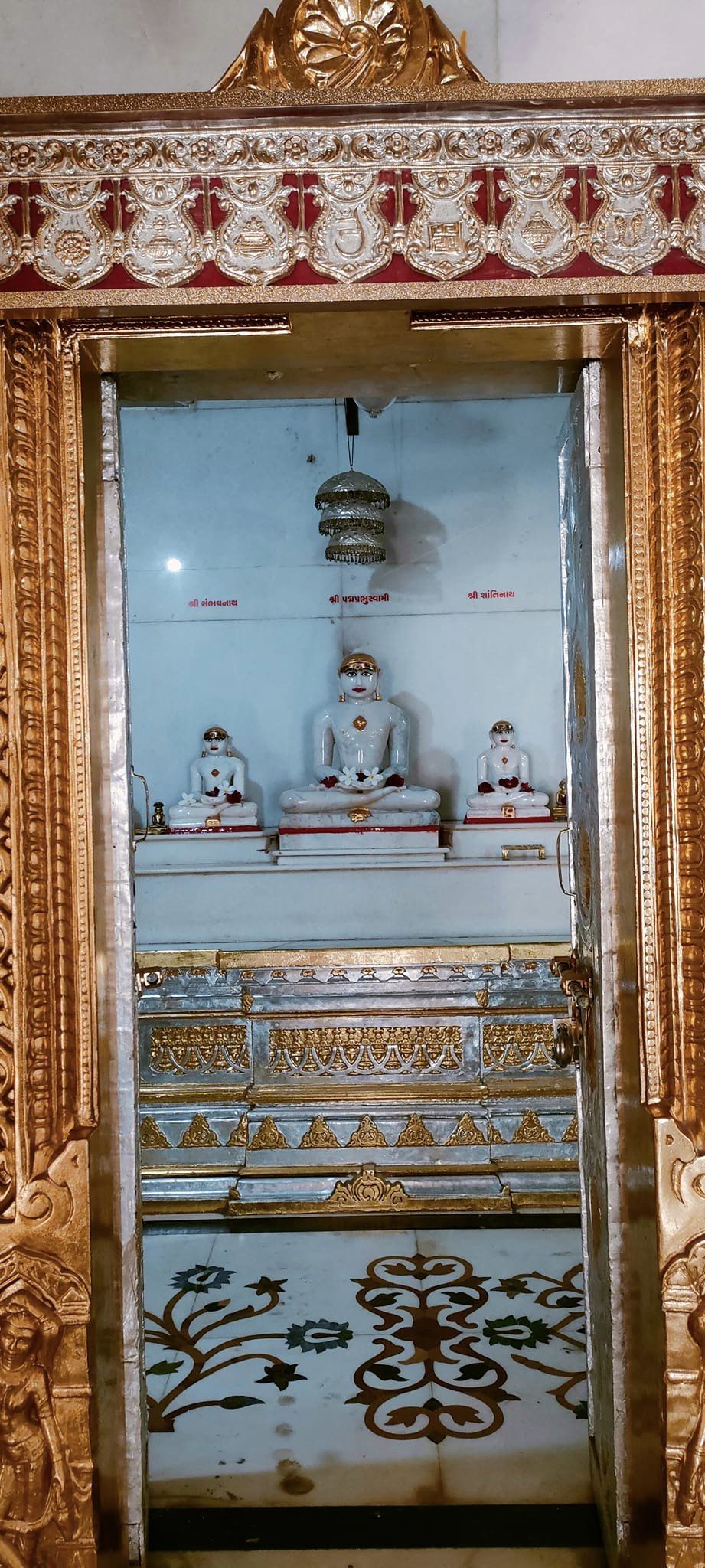 Shri Vasupujya Jinalaya, Shri Surat Sagrampura Jain Shwetamber Murtipujak Sangh, Mahaveer Hospital Road, Sagrampura, Surat (Gujarat) image 7