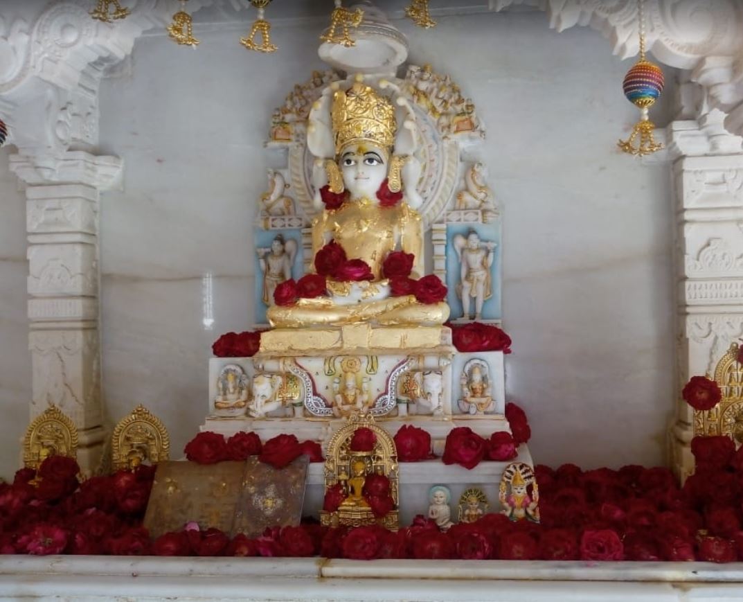 Shri Manmohan Parshvnath Shwetamber Jain Derasar, Deroli, District - Chhotaudepur (Gujarat) image 3