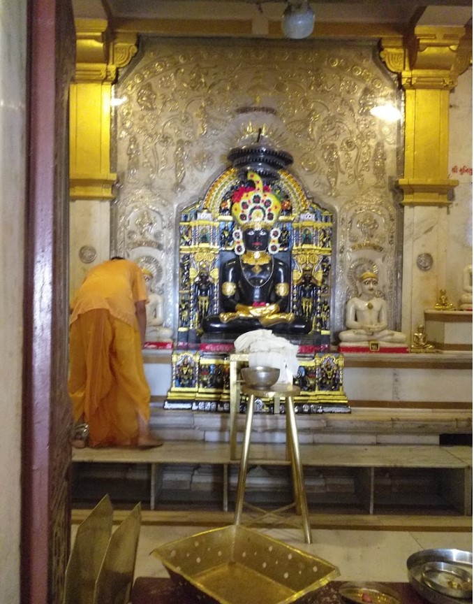 Shri Sumatinath Bhagwan Shwetamber Jain Derasar, Shastri Nagar, Bhavnagar (Gujarat) image 3