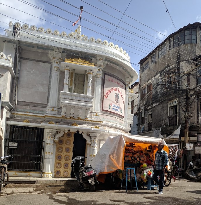 Shri Godiji Parshvnath Shwetamber Jain Derasar, Diwanpara, Vora Bazar, Bhavnagar (Gujarat) main image