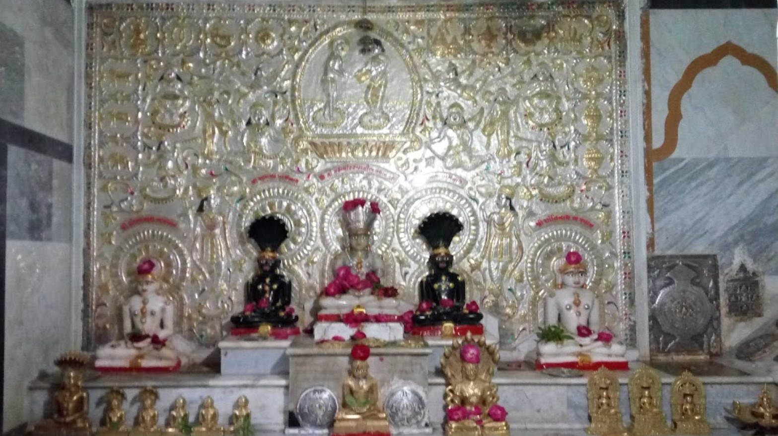 Shri Godiji Parshvnath Shwetamber Jain Derasar, Diwanpara, Vora Bazar, Bhavnagar (Gujarat) thumbnail 2